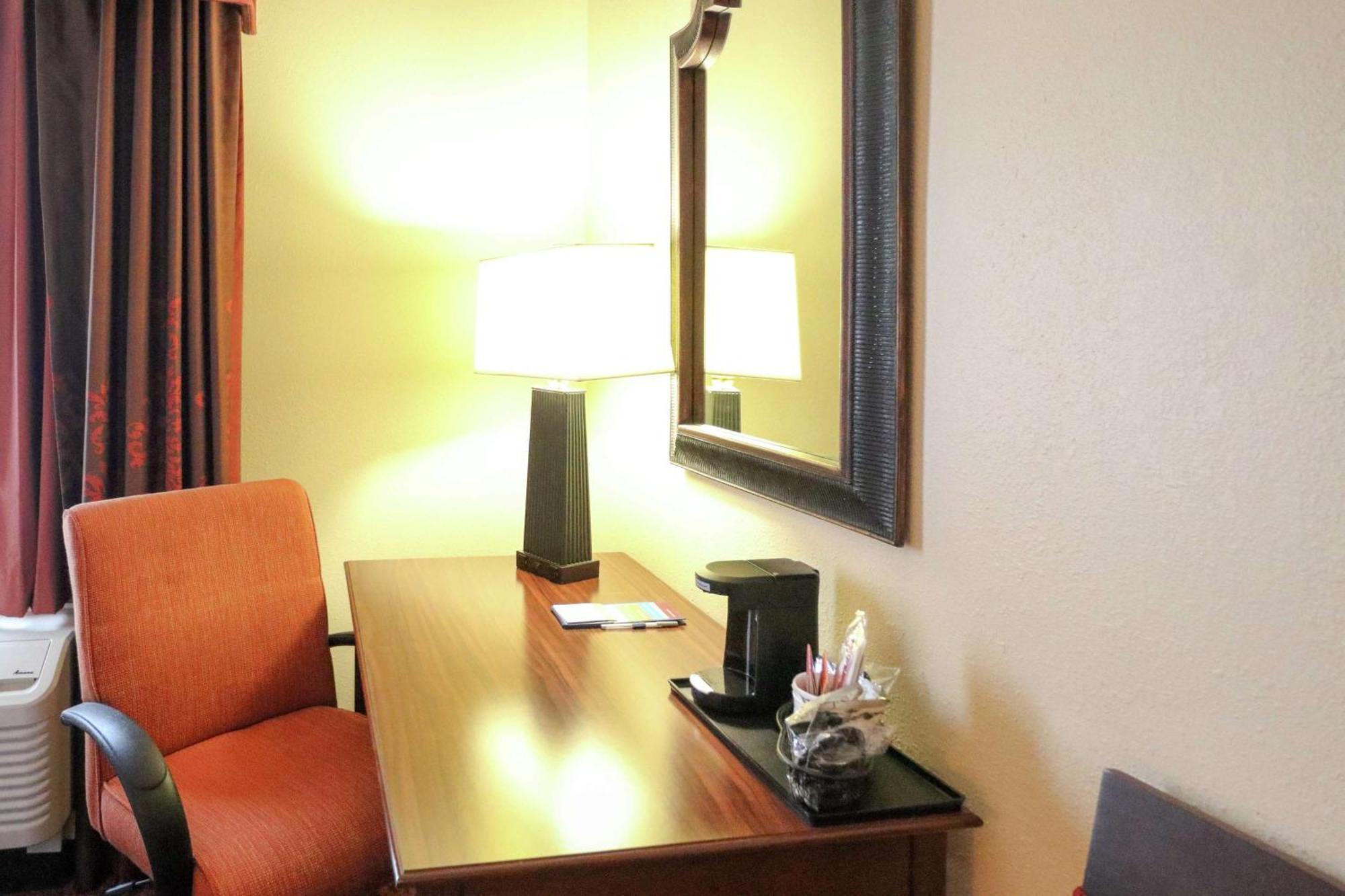 Hampton Inn Columbus-South Гроув Сити Екстериор снимка